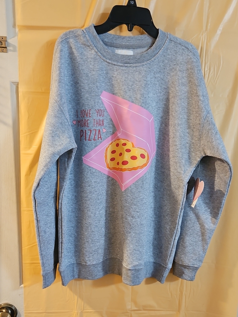 NO COMMENT "I LOVE YOU MORE THAN PIZZA" VALENTINE SWEATSHIRT: GRAY: NWT: SIZE S